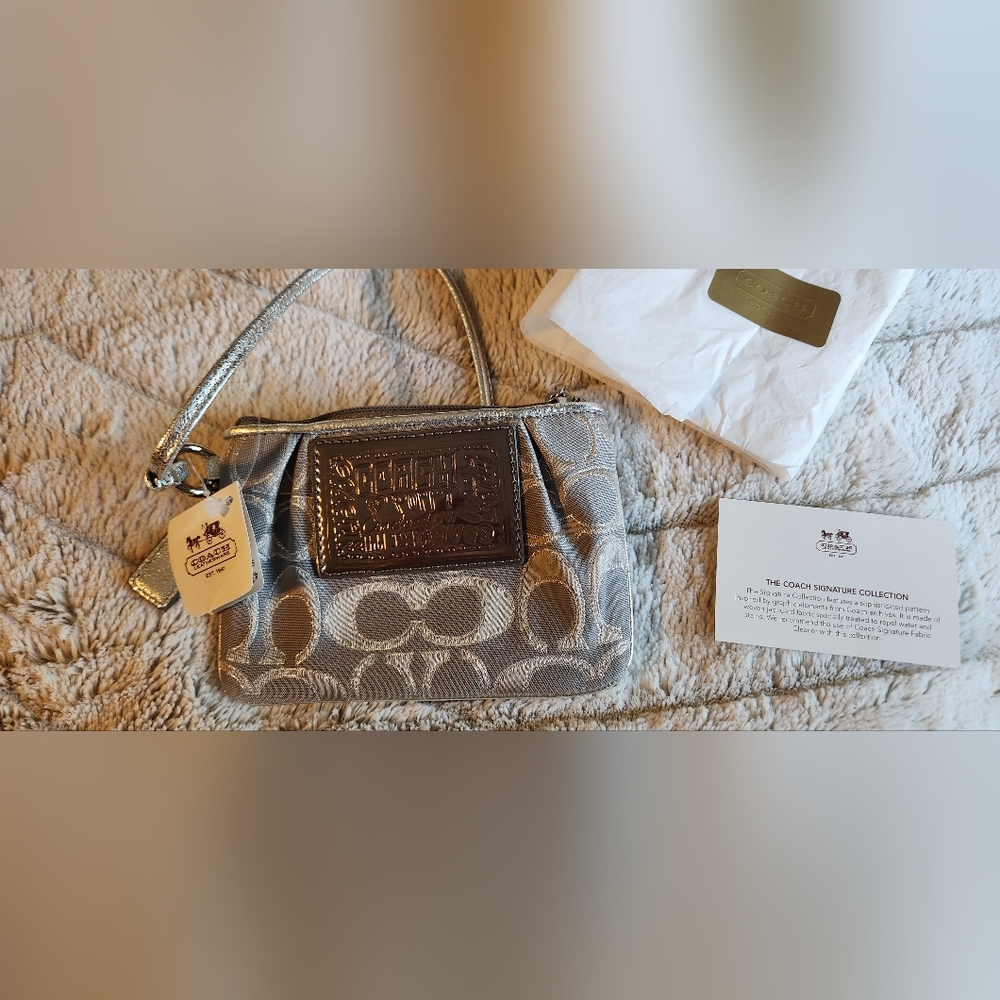 NWT Coach poppy wristlet